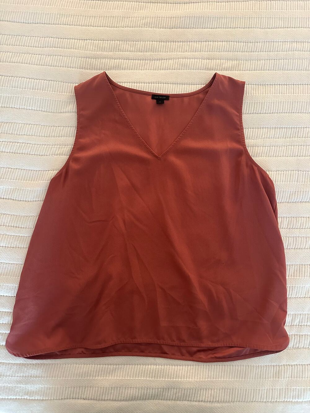 Ann Taylor L V-Neck Tank